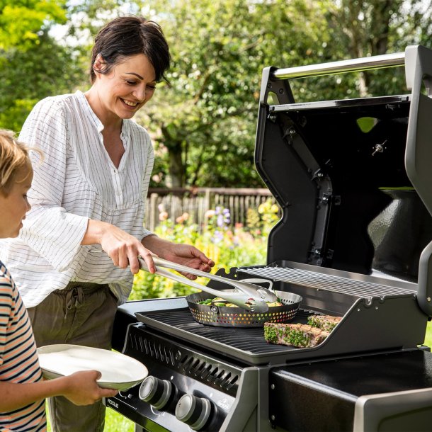 Napoleon Rogue 425 Gasgrill, Sort