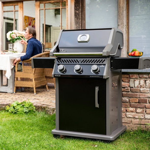 Napoleon Rogue 425 Gasgrill, Sort